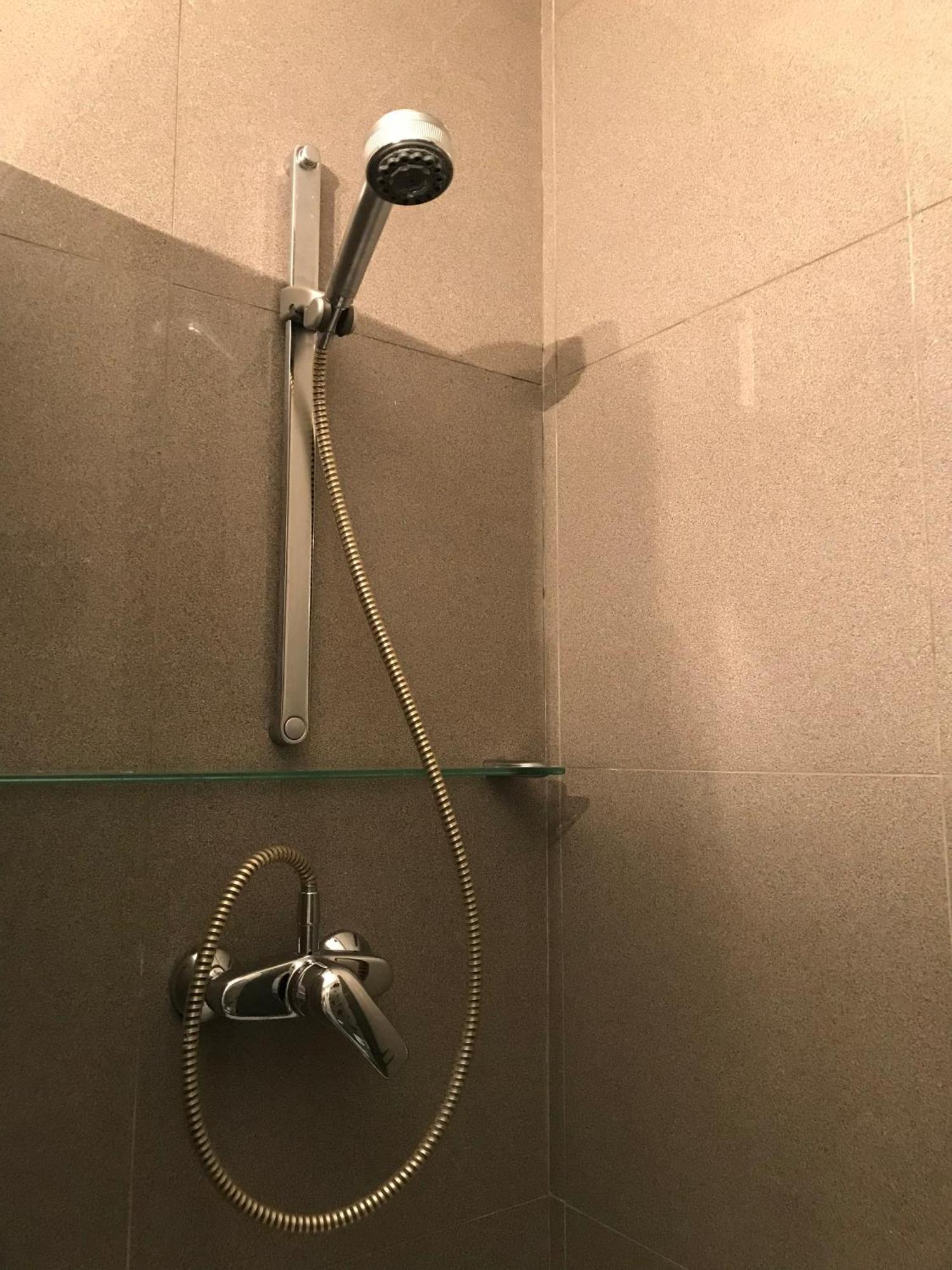 Habitacion Grande Y Confortable Con Bano Privado Junto A Guggenheim Bilbao Luaran gambar